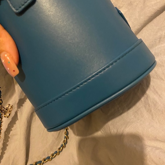 Nice and cute vanity - Picture 2 of 6